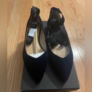 Banana Republic Velvet Pointed Flats